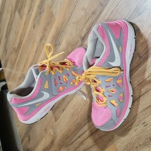 NIKE DUAL FUSION Lite Pink/Gray Athletic Running Shoe